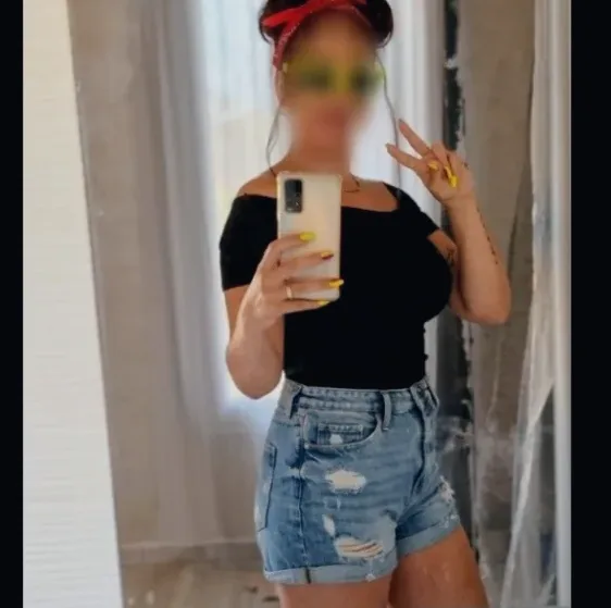 Claudia, 37
