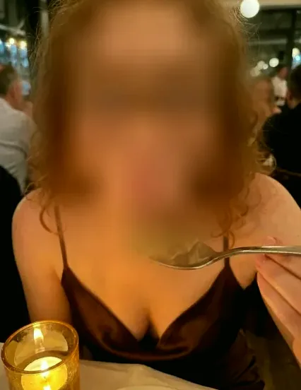 Julia, 25