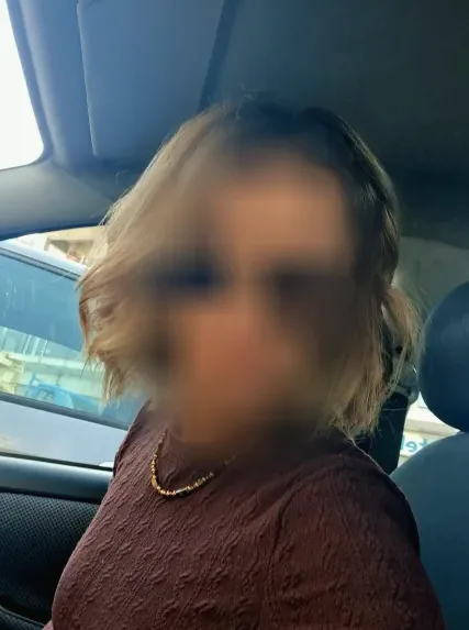 Manuela, 33