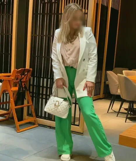 Sophie, 38