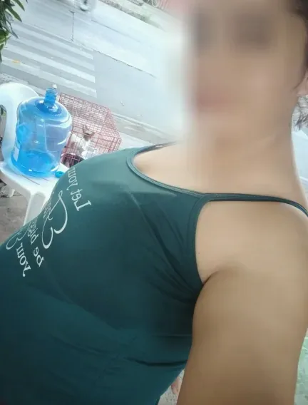 Vivien, 29